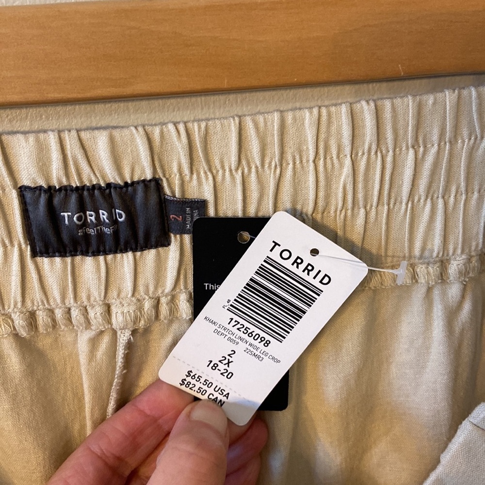 Women's Wide-Leg Cropped Pants in Light Beige - Picture 6 of 12